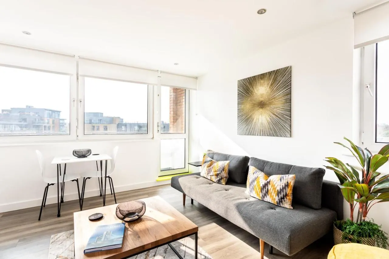 Bright London Bridge Apartment