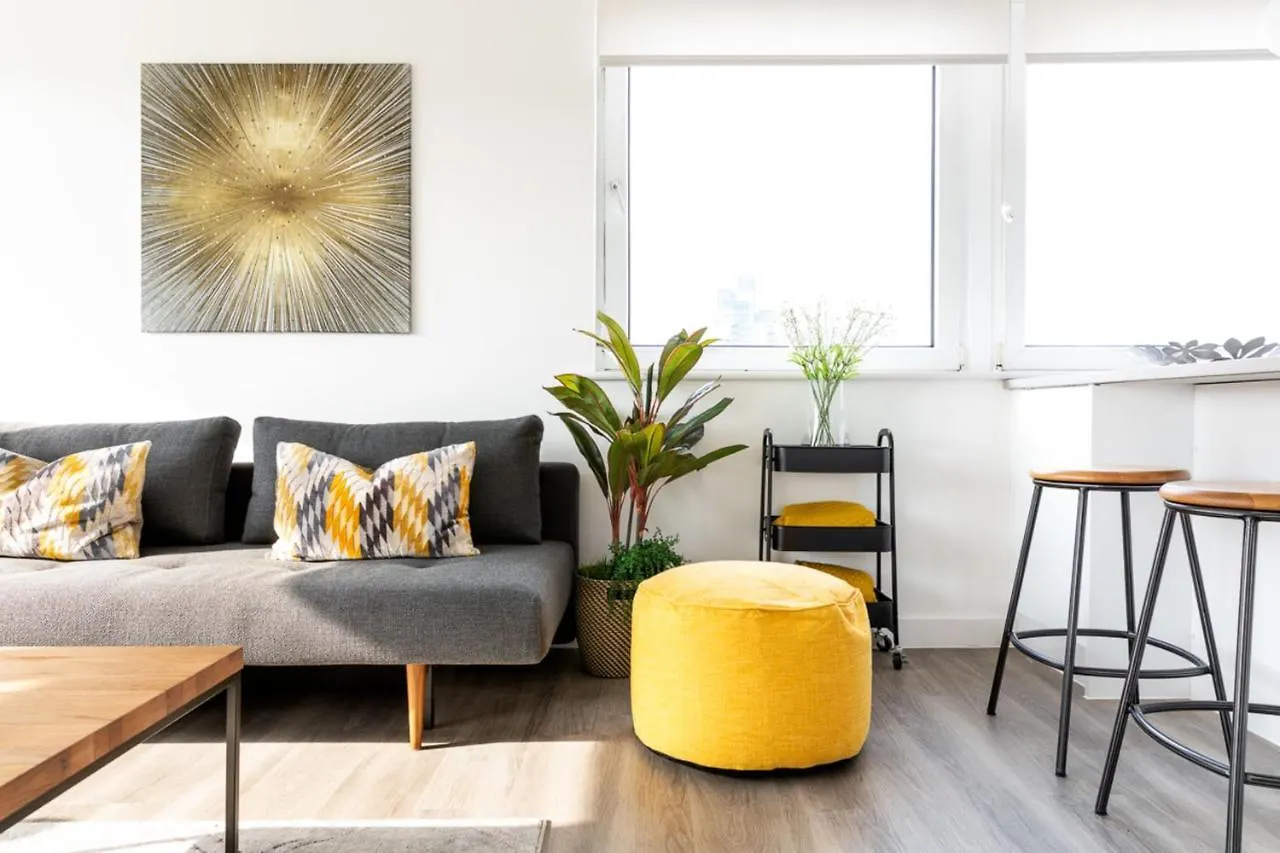 Bright London Bridge Apartment